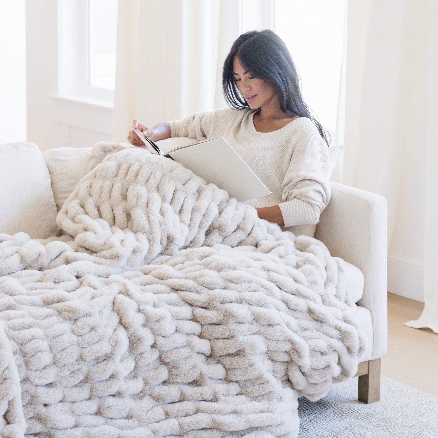Pillows, Blankets & Rugs